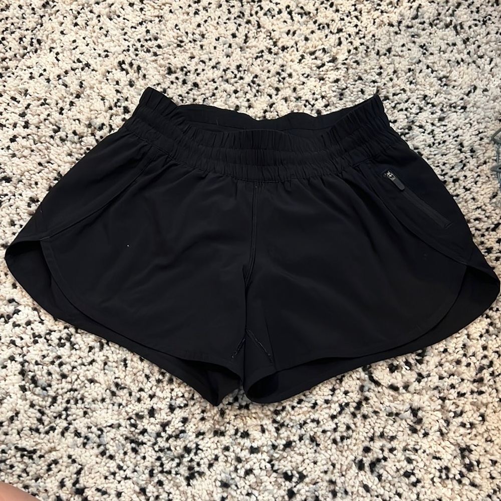 Size 8 Lululemon Hotty Hot Shorts - 4 in